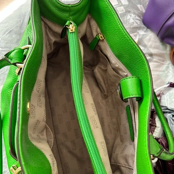 Michael Kors Green Leather purse handbag with shoulder strap and gold trim 14x10 - Picture 7 of 7